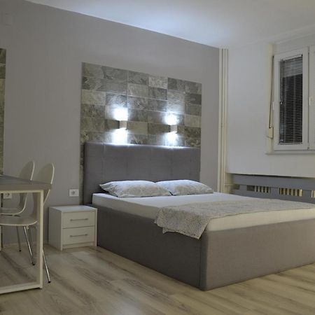Lazarus Studio Apartment Szkopje Kültér fotó